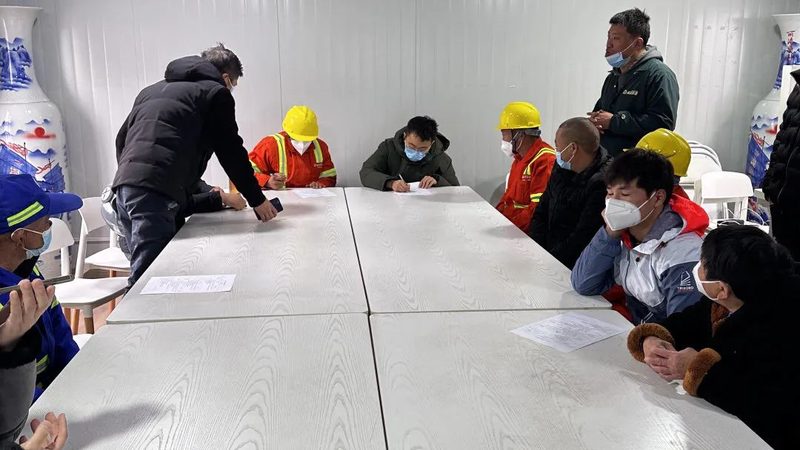 成人技能培训的收费标准通常由以下几个部分构成：